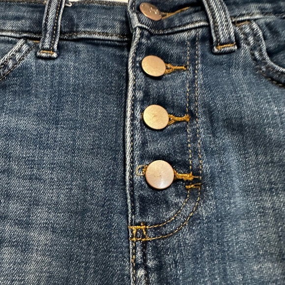 LEE - Heritage High-Rise Relaxed Fit Button Fly Jean Denim Shorts. Jorts. - Picture 8 of 9